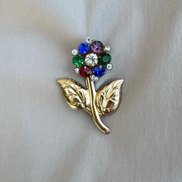 Jewelry - Flower brooch pin, vintage